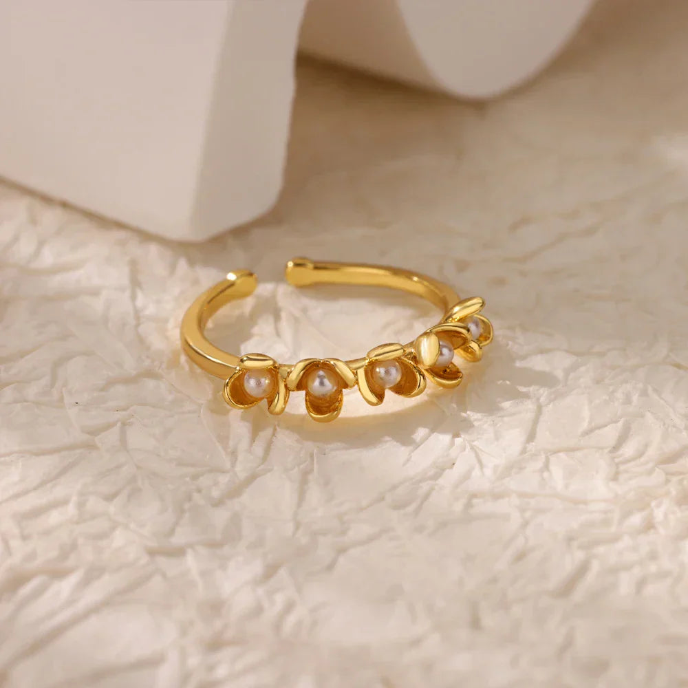 Elegante Ringe in Gold, verschiedene Designs