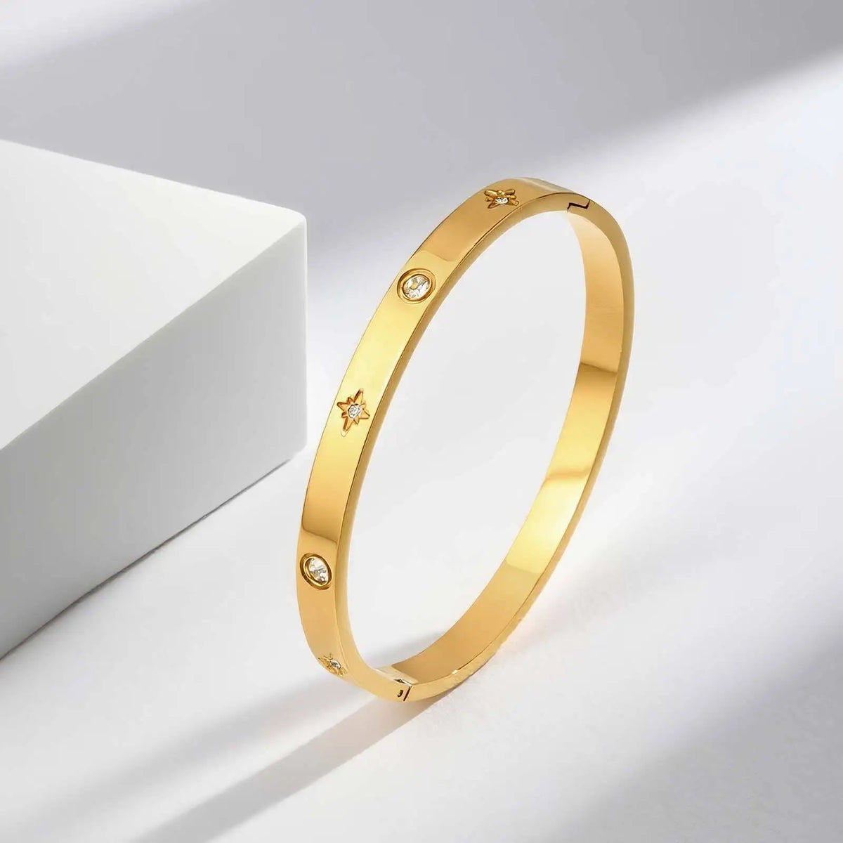 Eleganter Armreif in verschiedenen Designs