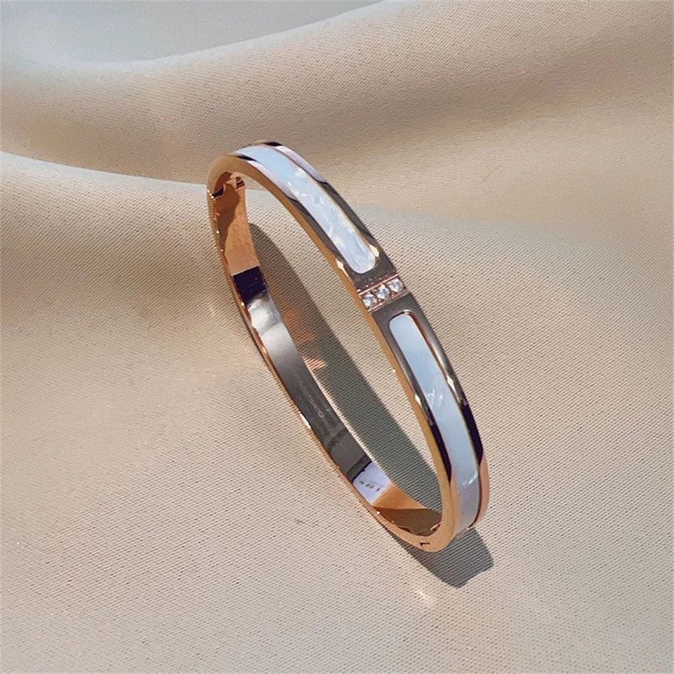 Elegante Armreife in verschiedenen Designs