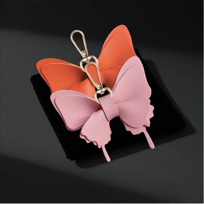 Niedlicher Taschenanhänger, Schlüsselanhänger in Gold mit Schmetterling-Anhänger