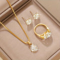 Set mit Halskette, Ring und passenden Ohrringe, mit funkelnden Steinen