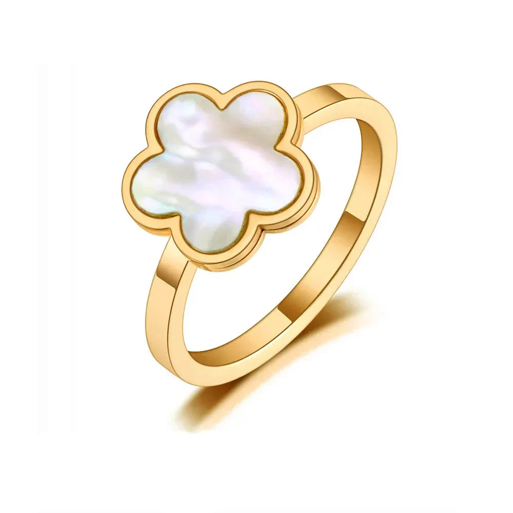 Wunderschöner Ring, Ohrringe, Armband und Halskette mit filigranen Blumen