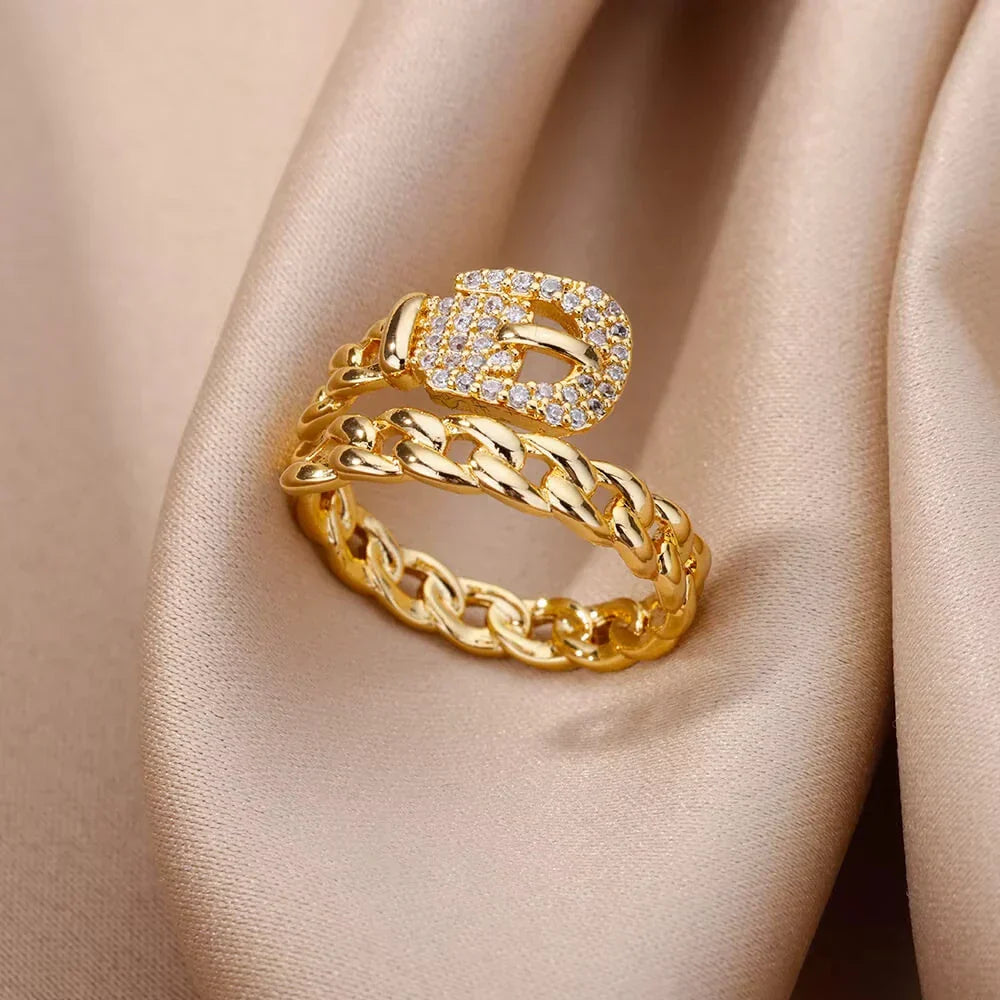 Elegante Ringe in Gold, verschiedene Designs