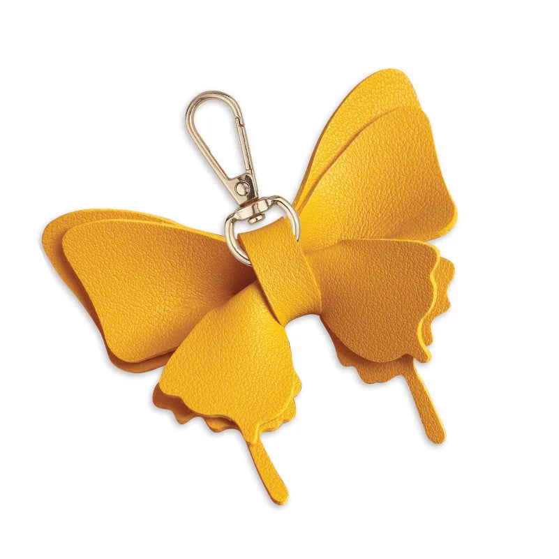 Niedlicher Taschenanhänger, Schlüsselanhänger in Gold mit Schmetterling-Anhänger