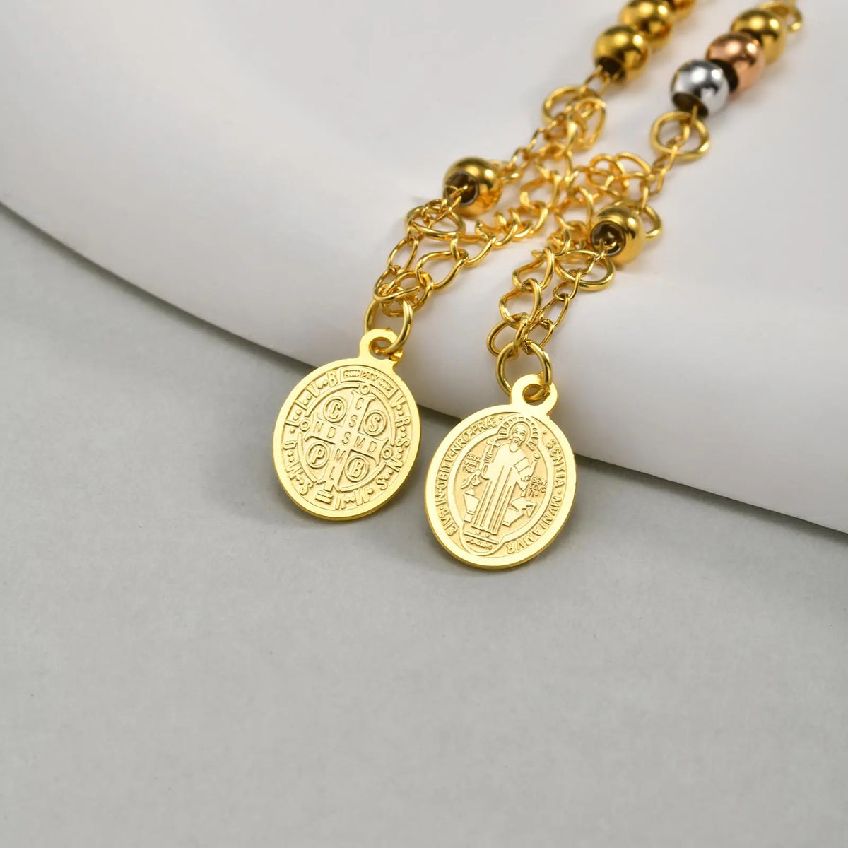 Elegante Armkette/ Armband in Gold, mit verschiedenen Motiven