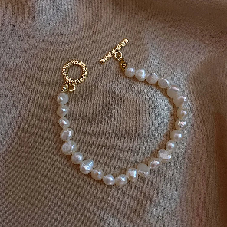 Elegante Perlenhalskette und Perlenarmkette