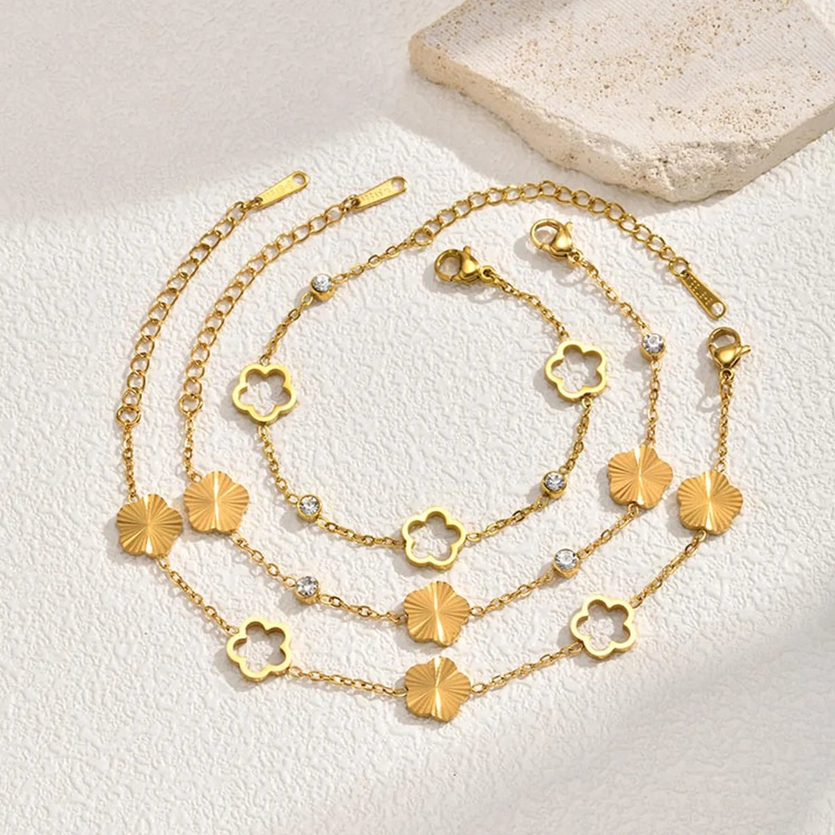Elegante Armkette/ Armband in Gold, mit verschiedenen Motiven