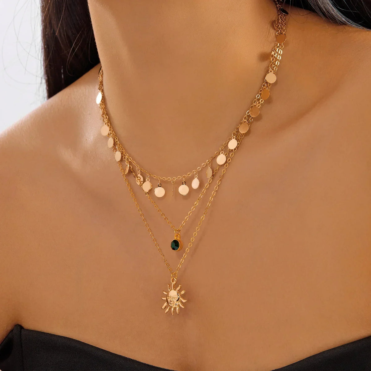 Elegante Halsketten mit Anhängern in Gold, zeitlos und elegant