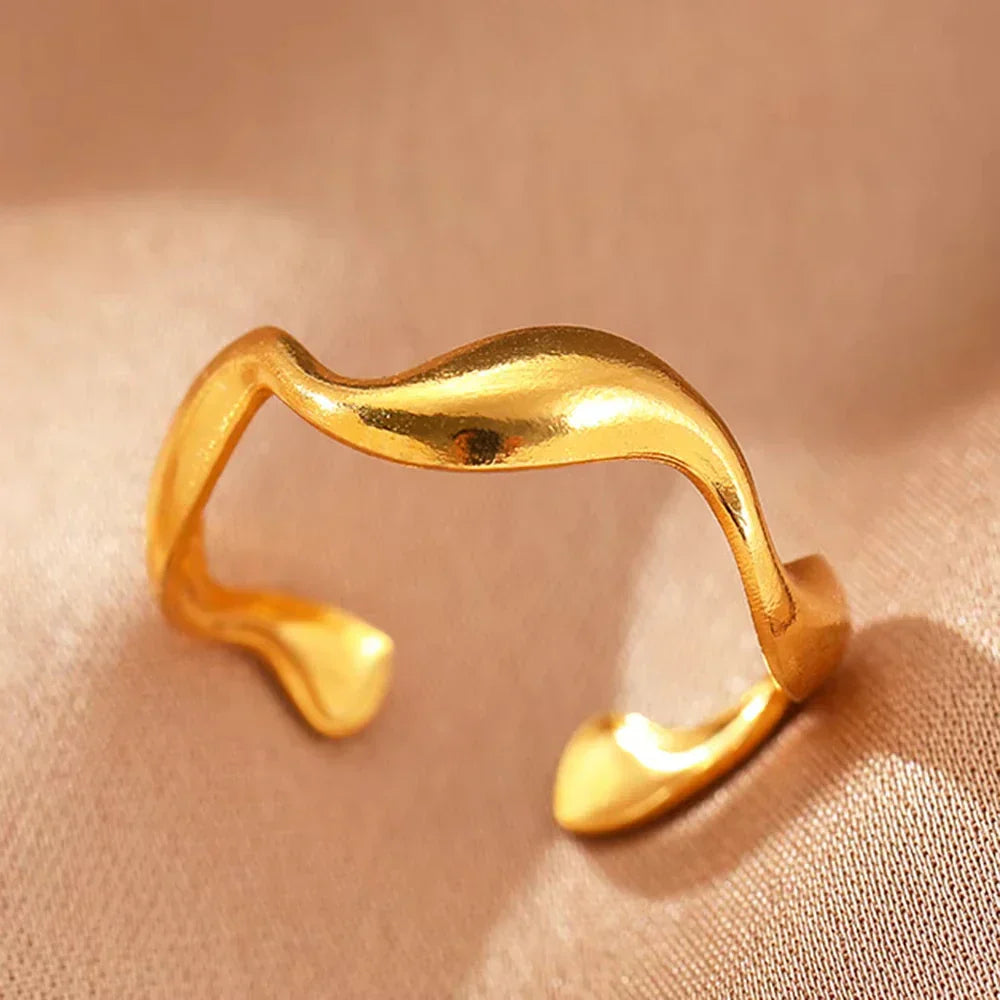 Elegante Ringe in Gold, verschiedene Designs