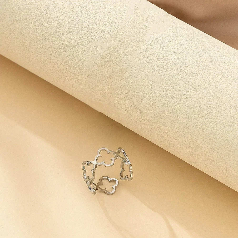 Eleganter Ring mit filigranem Muster, zeitlos und elegant