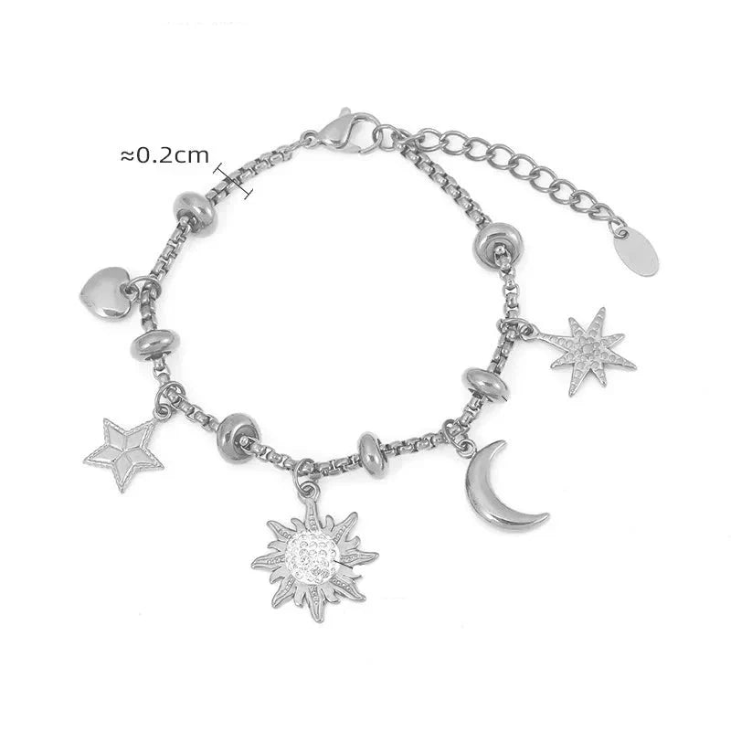 Wunderschönes Bettelarmband/Armkette, mit verschiedenen Charms
