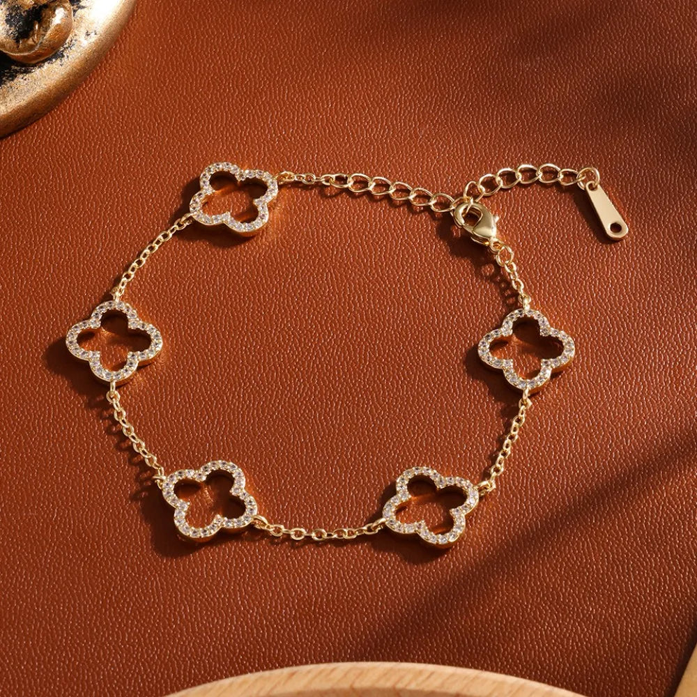 Elegante Armreife oder Armbänder in verschiedenen Designs