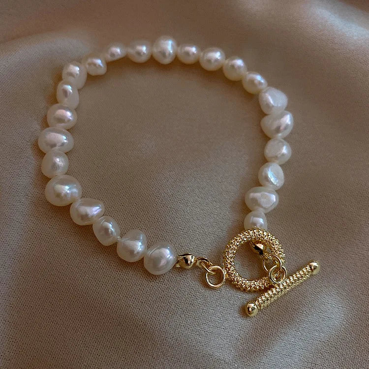 Elegante Perlenhalskette und Perlenarmkette