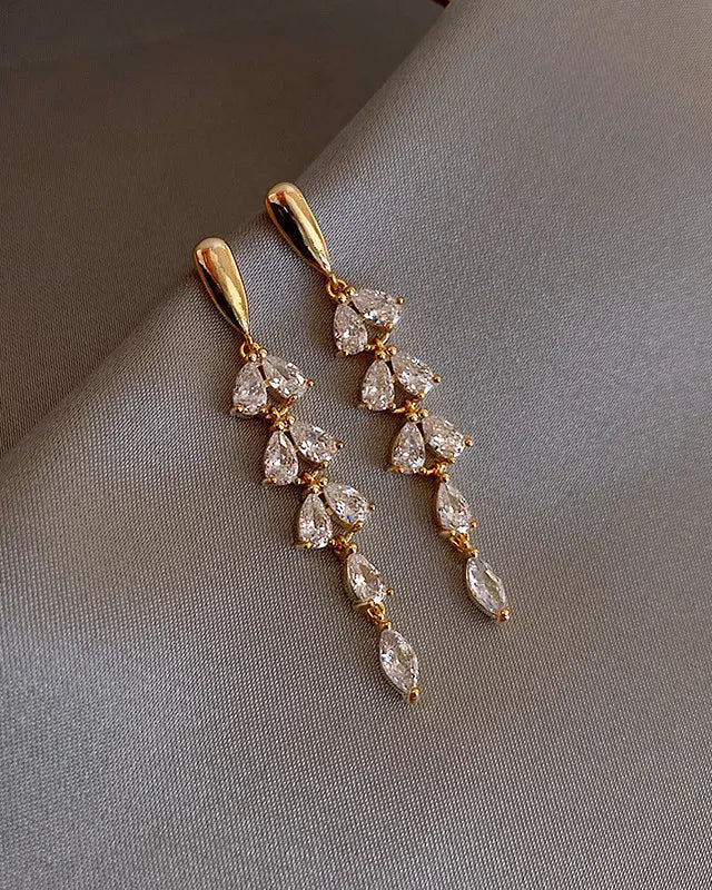 Elegante Ohrringe, mit glitzernden Steinen