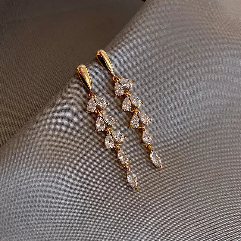 Elegante Ohrringe, mit glitzernden Steinen