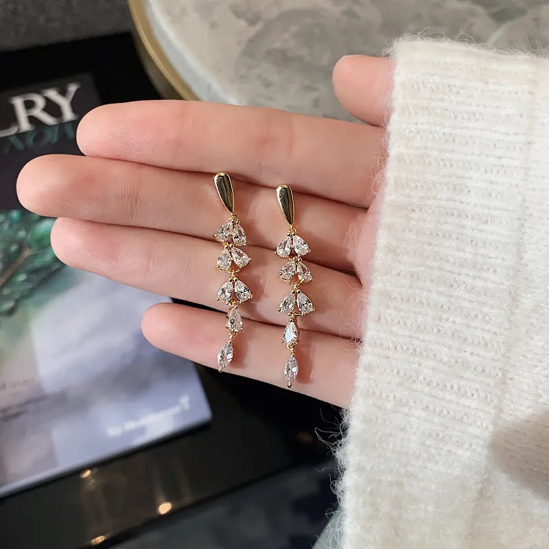 Elegante Ohrringe, mit glitzernden Steinen