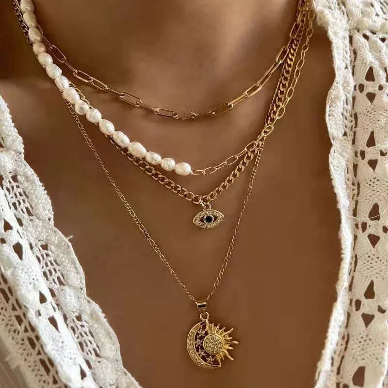 Elegante Halsketten mit Anhängern in Gold, zeitlos und elegant