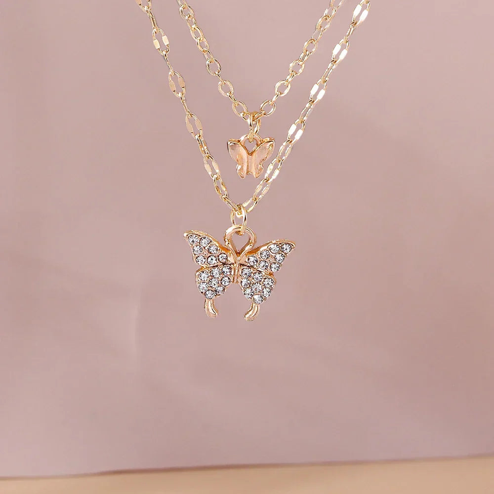 Elegante Halskette mit verschiedenen Motiv - Anhängern