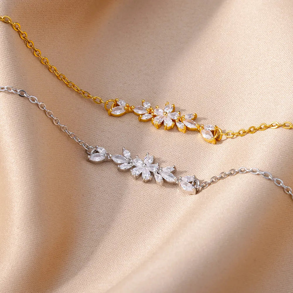 Elegante Armkette/ Armband in Gold und Silber mit Blumen/Steinen