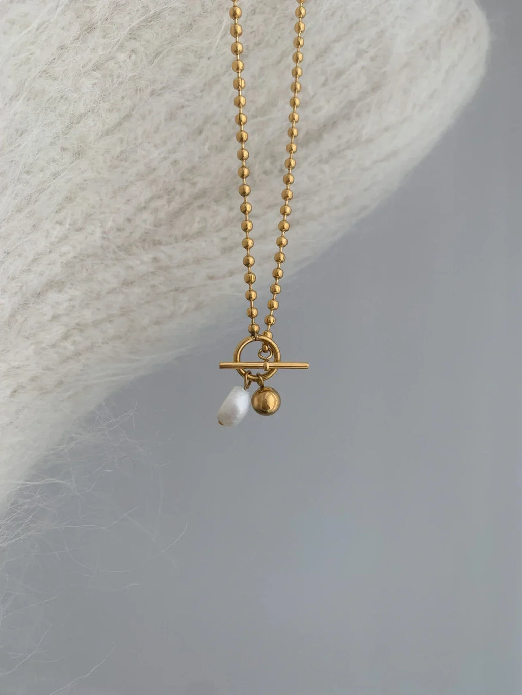 Elegante Halskette in Gold mit Perlenanhänger