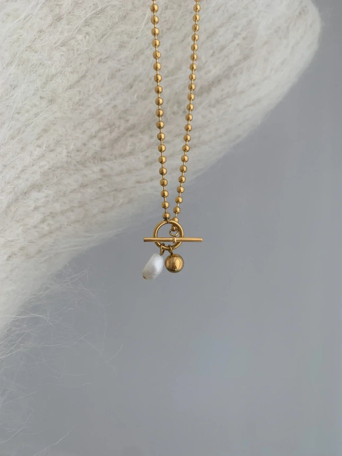 Elegante Halskette in Gold mit Perlenanhänger