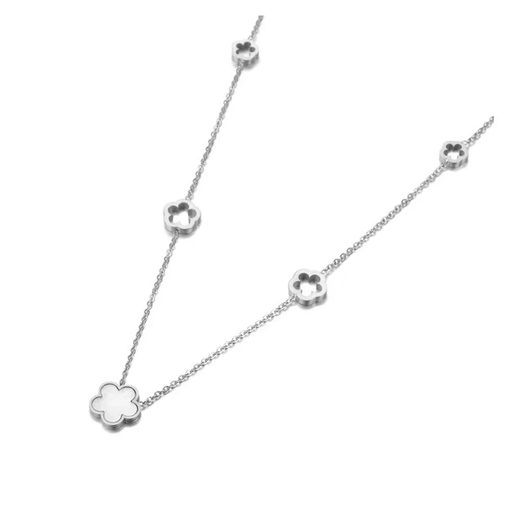 Wunderschöner Ring, Ohrringe, Armband und Halskette mit filigranen Blumen