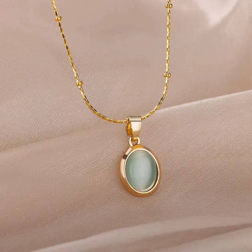 Elegante Halskette mit verschiedenen Edelstein - Anhängern