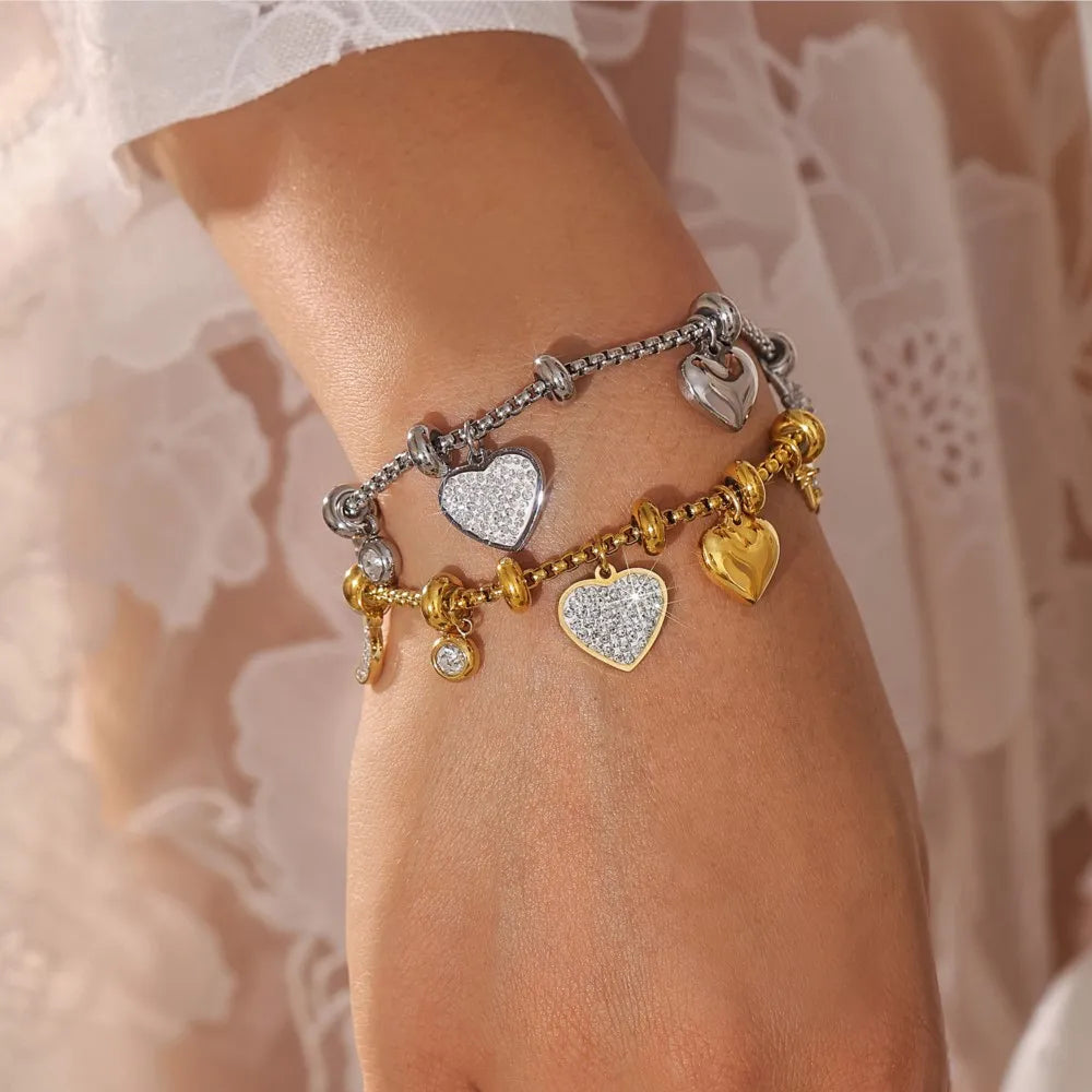 Wunderschönes Bettelarmband/Armkette, mit verschiedenen Charms
