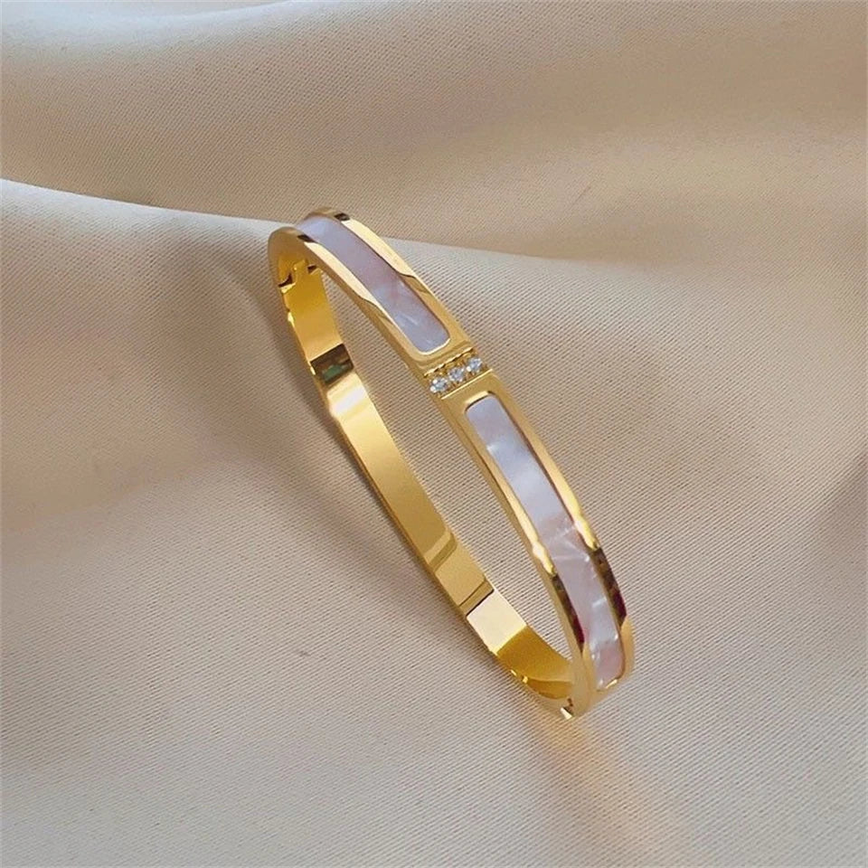 Elegante Armreife in verschiedenen Designs