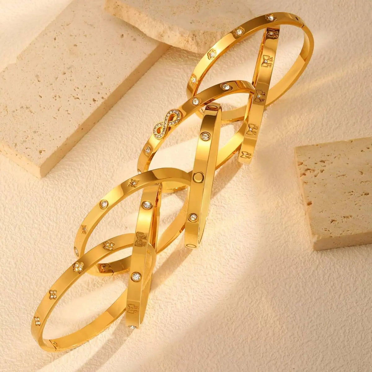 Eleganter Armreif in verschiedenen Designs