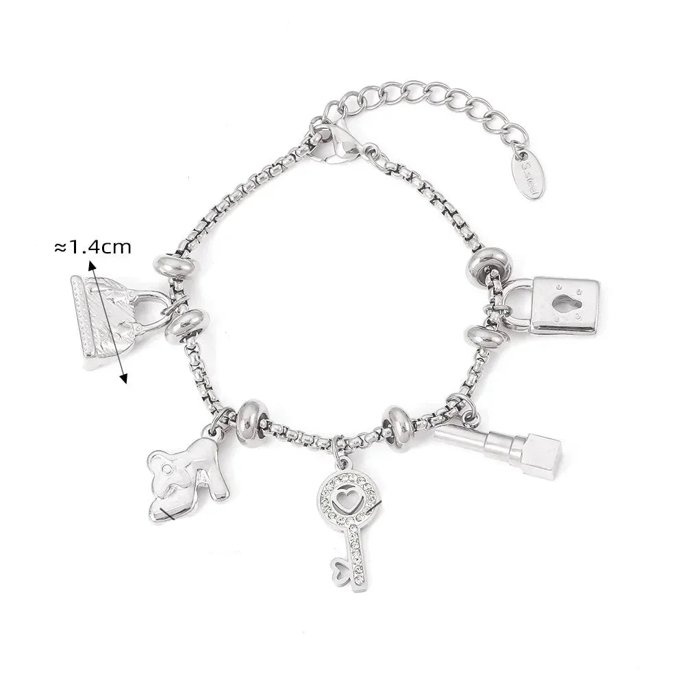 Wunderschönes Bettelarmband/Armkette, mit verschiedenen Charms
