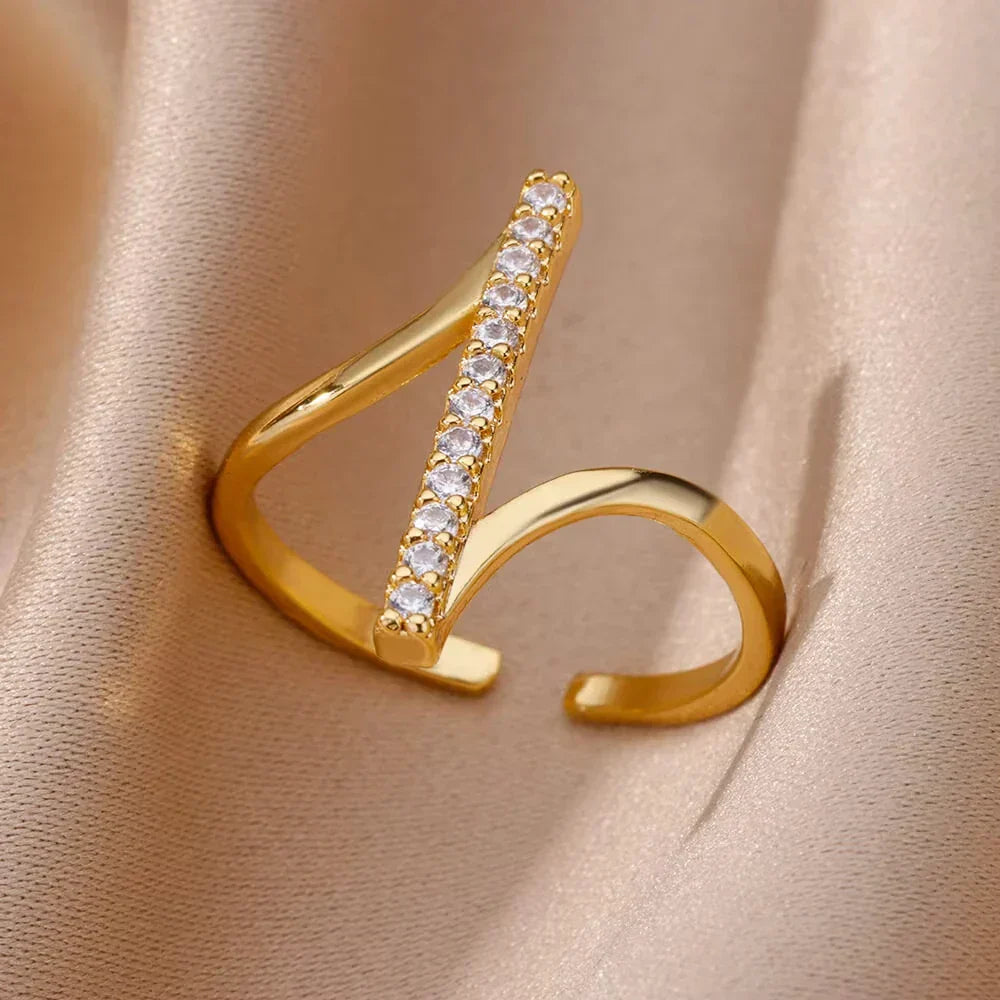Elegante Ringe in Gold, verschiedene Designs