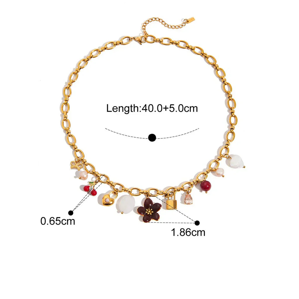 Elegante Halskette mit verschiedenen Motiv-Anhängern, zeitlos und elegant