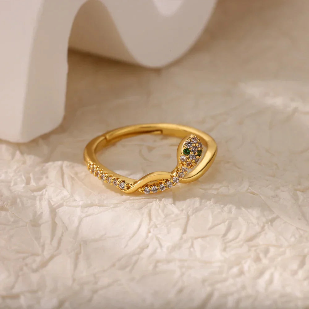 Elegante Ringe in Gold, verschiedene Designs