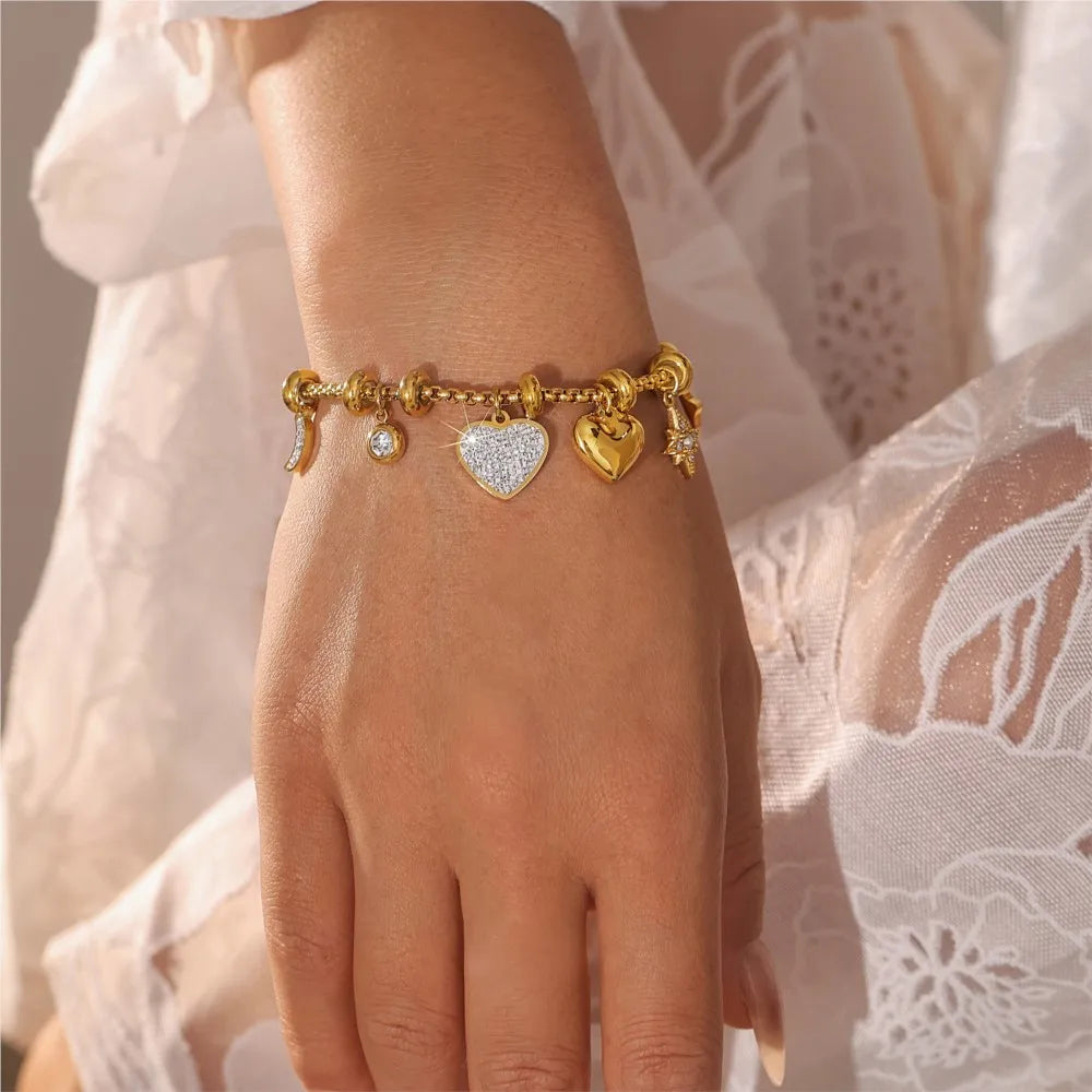Wunderschönes Bettelarmband/Armkette, mit verschiedenen Charms