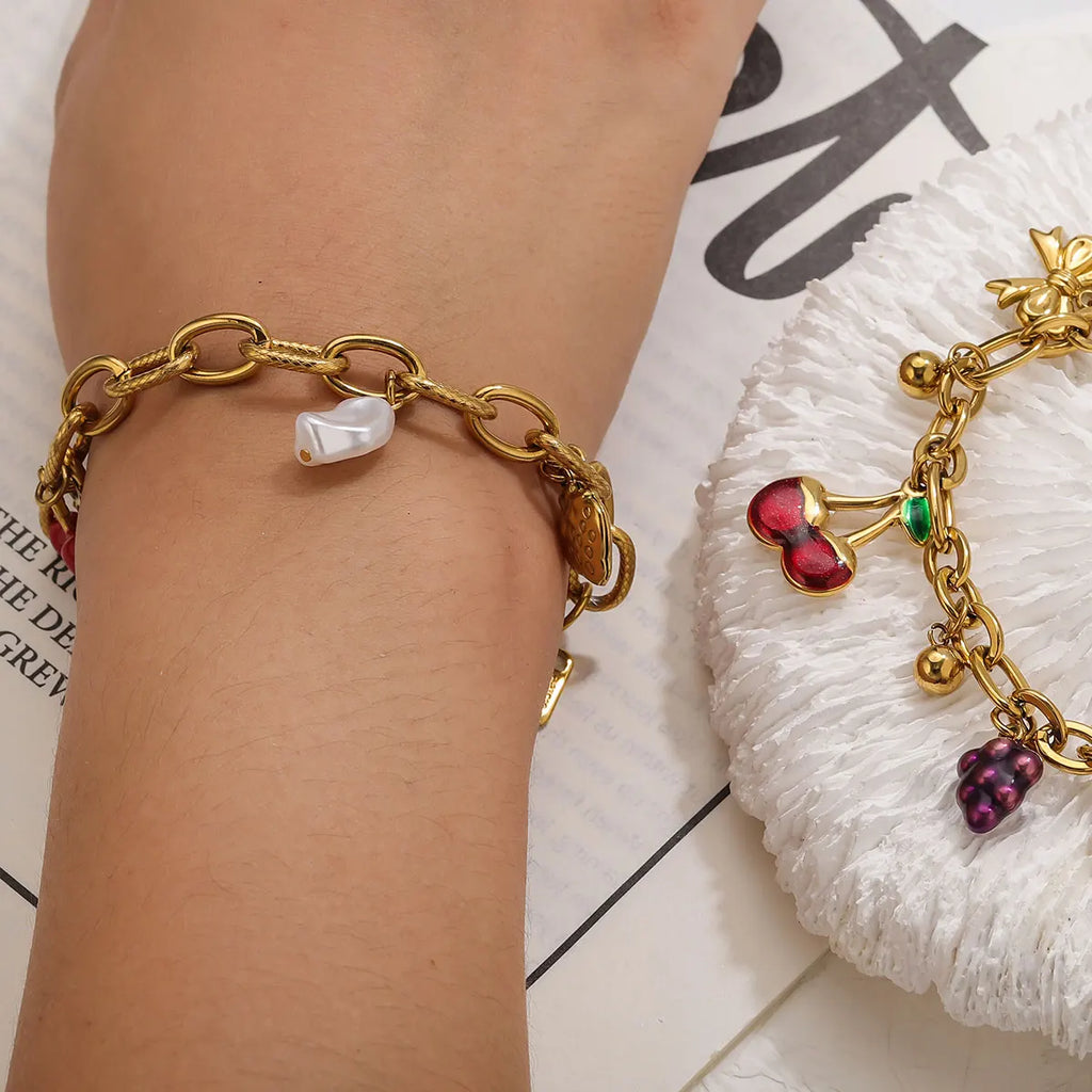 Elegantes Armband mit verschiedenen Motiv - Anhängern