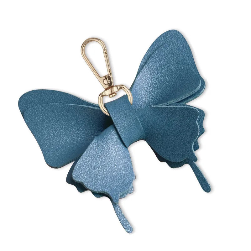 Niedlicher Taschenanhänger, Schlüsselanhänger in Gold mit Schmetterling-Anhänger