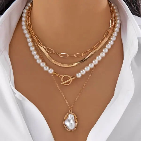 Elegante Halsketten mit Anhängern in Gold, zeitlos und elegant