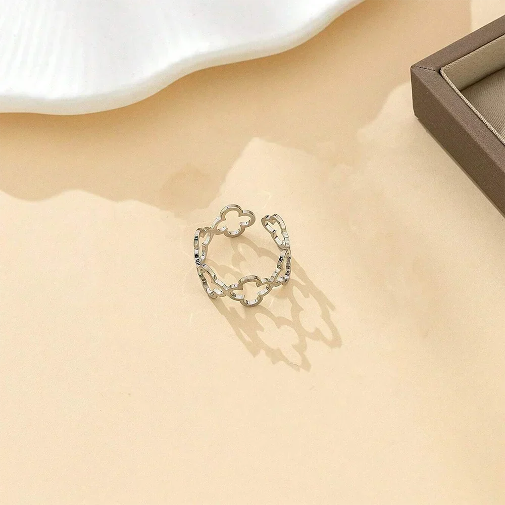 Eleganter Ring mit filigranem Muster, zeitlos und elegant