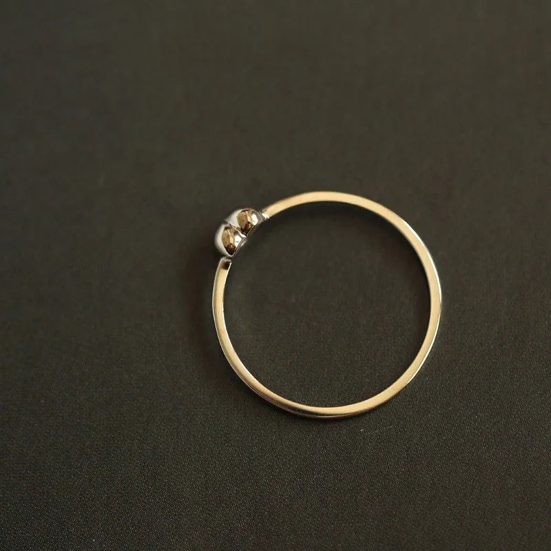 Eleganter, feiner Ring mit kleinem Herz