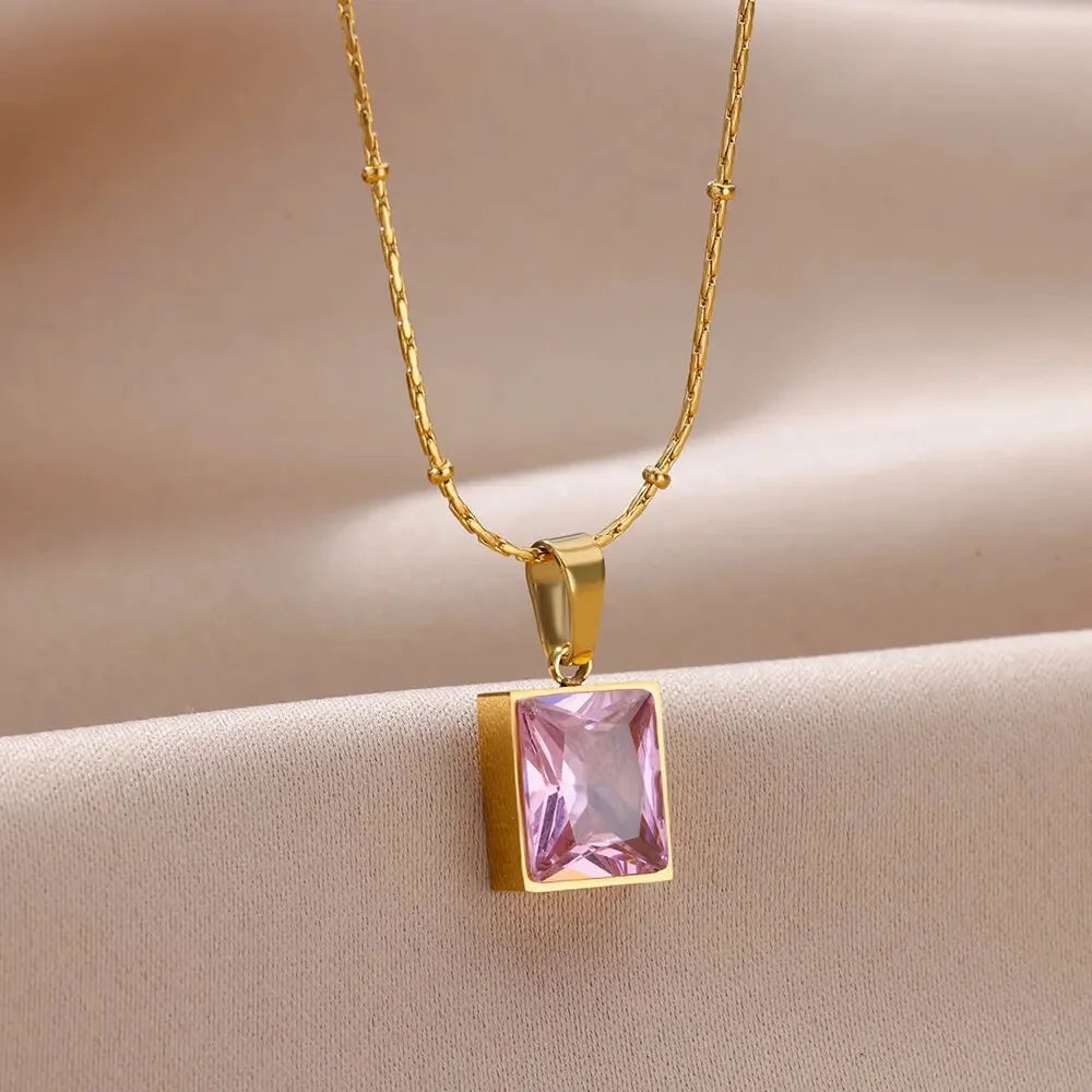 Elegante Halskette mit verschiedenen Edelstein - Anhängern